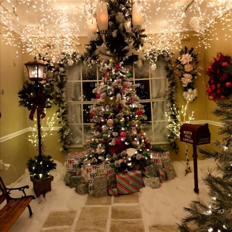From the mantel to the staircase to the tree and indoor christmas tree lights, we have the indoor christmas decorations you'll want to hang up anywhere and everywhere inside your home. Pin by Jen Hartnett on Christmas Trees(Inside) | Indoor ...