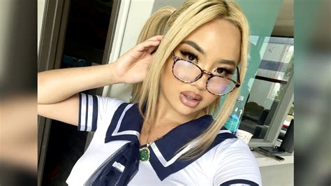 Model Kazumi Squirts Make Physical Relationship With Men In Party