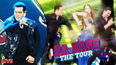 Salman Khan And Akshay Kumar Dance Together Bipashas H0t Performance During Da Bangg Tour
