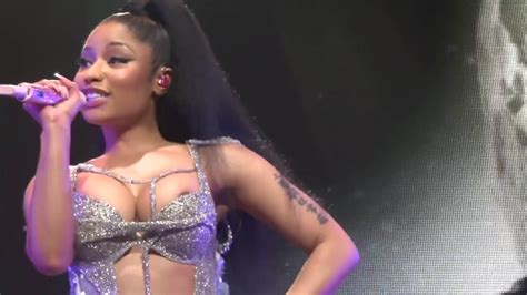 Nicki Minaj Nude Boobs And Nipple Slip On The Stage Hot Nude
