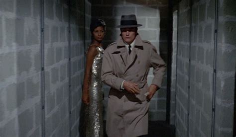 The french actress nathalie delon — once regarded as one of the most beautiful women in the world — died of cancer on thursday, her son told afp on delon shot to international fame in 1967 in the hitman flick le samourai — now hailed as a classic — opposite her then husband, the french. Le Samouraï (1967) | De Filmkijker