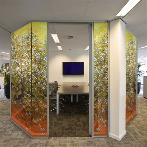 Custom design patterned glass windows, textured glass doors, and other decorative glass features for your home or commercial project! Decorative Glass as Office Partitions PGC549 | Palace of Glass
