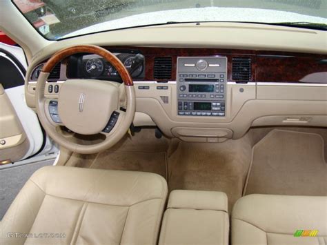 2011 lincoln town car info and specifications, photos and wallpapers at the juicy automotive website | strongauto. 2011 Lincoln Town Car Signature Limited Dashboard Photos ...