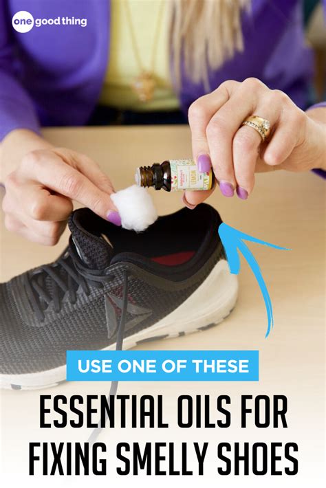 How To Remove Odor From Stinky Smelly Shoes Smelly Shoes Shoe Odor