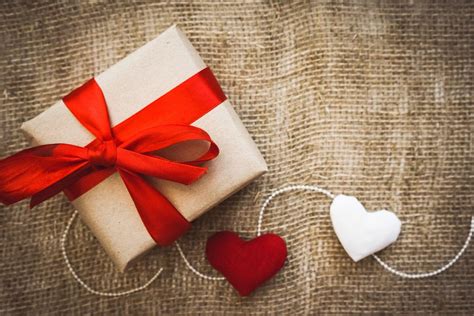 In case you haven't realized, valentine's day is this sunday, so you have mere hours to get a valentine's day gift. The Best Valentine's Day Hemp Gifts: Our CBD Valentine's ...