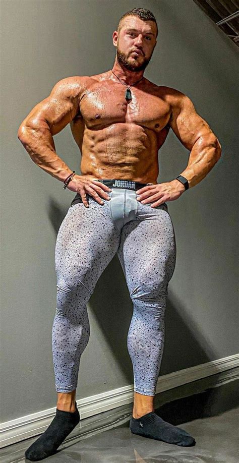 Pin By Smdca On Suits Tights Mens Tights Muscular Legs Muscle Hunks