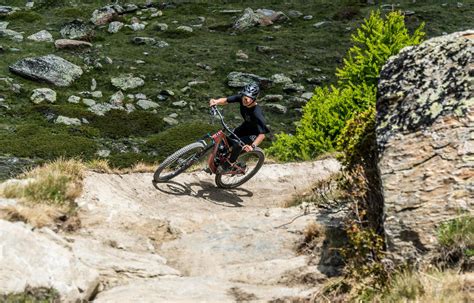 Saas Grund eröffnet Mountainbike Skills Park auf 2'400 Metern | Ride