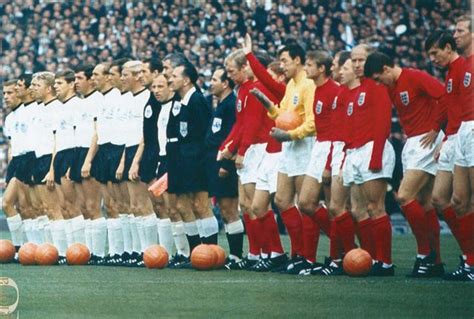 Sono nato nel 1982, anno dell'italia germania ovest: Replica maglia dell'Inghilterra al Mondiale 1966 - Maniacalcio