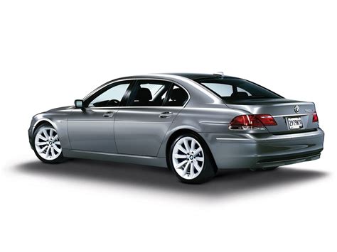 There is almost nothing this car can't do, and the stretched l version makes a perfect rolling office for the businessperson (or rap star) on the go. 2007 BMW 7 Series - Pictures - CarGurus
