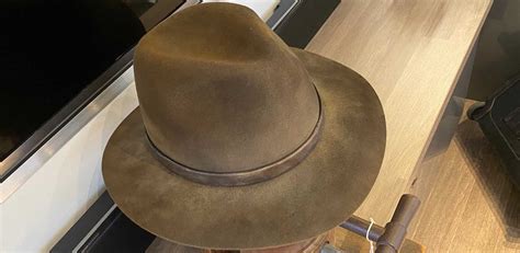 Sam Neill Shows Off Dr Alan Grants Hat For ‘jurassic World Dominion
