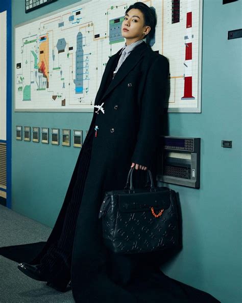 Vogue делится кадрами фотосессии BTS x Louis Vuitton - YESASIA