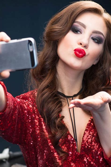 Selfie Makeup Tips For Capturing The Best Moment