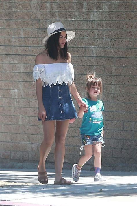 Jenna Dewan Tatum With Daughter Everly At The Farmers Market 02 Gotceleb