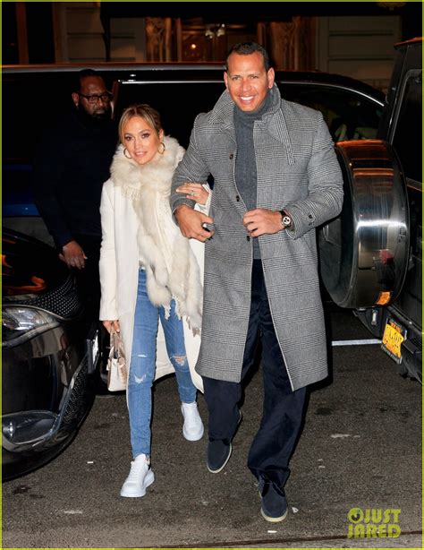 Jennifer Lopez Shows Off Massive Engagement Ring At Dinner With Alex