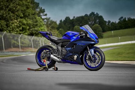 2022 Yamaha Yzf R7 Supersport Motorcycle Photo Picture