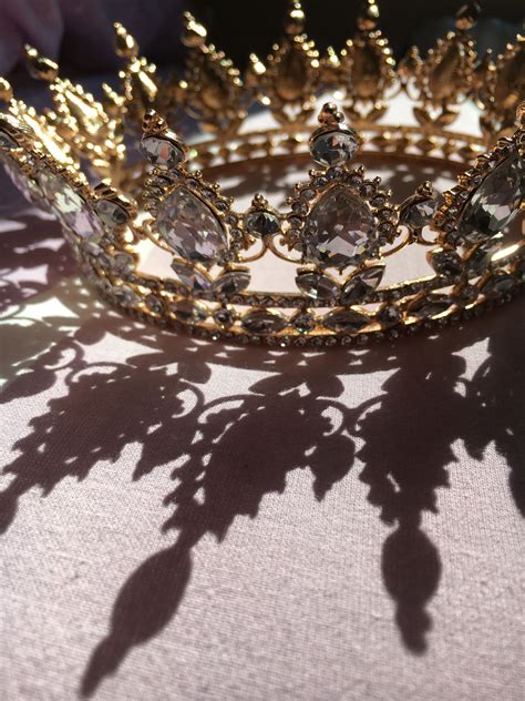 Pin By Rose On Golden ⚡️ Crown Aesthetic Gold Aesthetic Queen Aesthetic