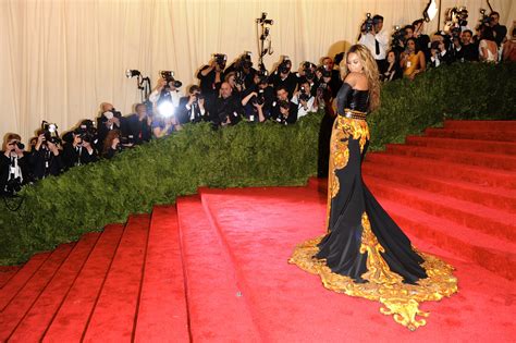 Beyoncé At The Met Gala Pictures Popsugar Celebrity