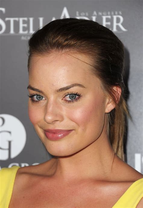 Margot Robbies Natural Hair Color May Surprise You Popsugar Beauty