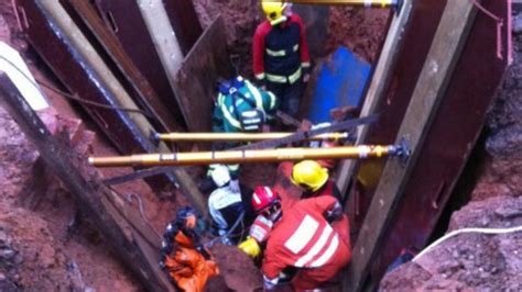 Man Buried Up To His Neck After Trench Collapse Itv News