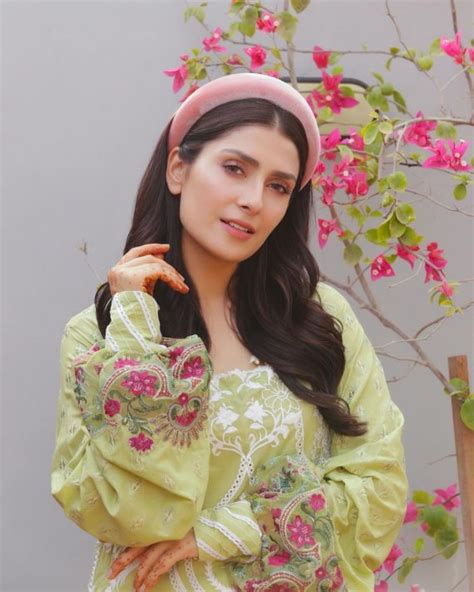 Ayeza Khan Looks Ravishing In Latest Lawn Shoot Reviewitpk