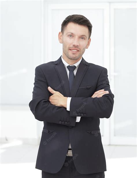 Premium Photo Close Upportrait Of Confident Businessman On Blurred