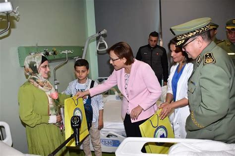 كريكو تزور مستشفى الأم والطفل بالناحية العسكرية الأولى الجزائر الآن
