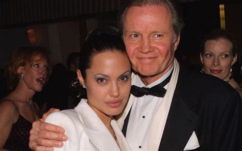 American Actress Angelina Jolies Complicated Relationship With Her Dad