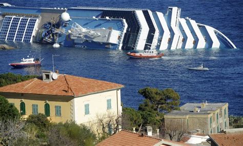 Costa Concordia Sinking 10 Worst Cruise Ship Disasters Photos Ibtimes
