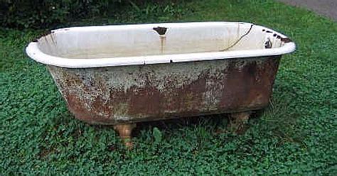 Many people find a narrow tub. 10 clever ways to recycle an old bathtub