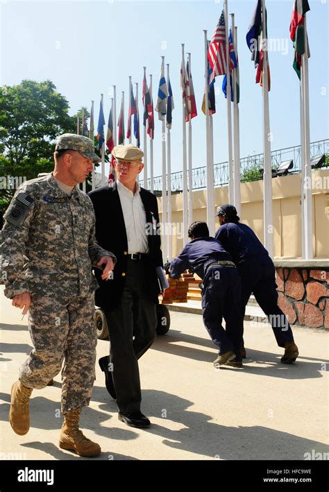 Lt Gen William Caldwell Iv Commander Nato Training Mission