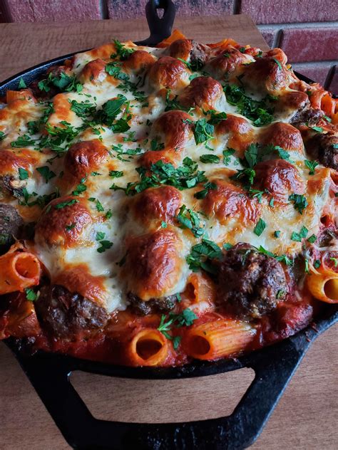Unlike most pasta dishes, which are best served immediately, this baked rigatoni is perfect for preparing ahead and heating just before serving. Baked rigatoni and meatballs! : FoodPorn