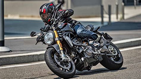 A ducati not only for the motorcyclist but also for the urban cool. Ducati: Ein Monster „Black on Black" - World of Bike
