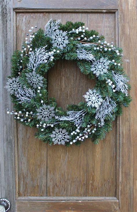 50 Pretty Christmas Wreath Decorations For Your Front Door Winter