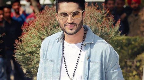 After winning hearts with his strong vocals, he charms all with his good looks and acting chops on silver screen. Jassi Gill Wallpapers - Wallpaper Cave