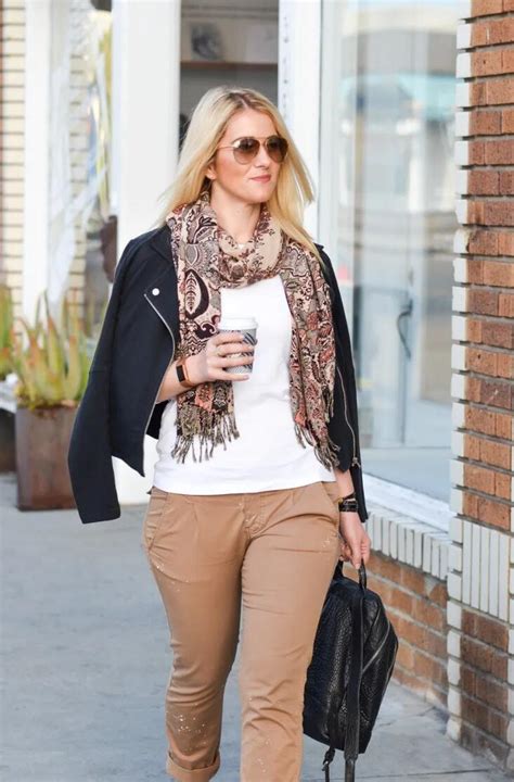 What To Wear With Khaki Pants Khaki Pants Outfit Ideas For Women Her Style Code