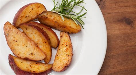If you want to prep your taters the way a registered dietitian does, look no further. Healthy Oven-Fried Seasoned Potatoes | Muscle & Fitness