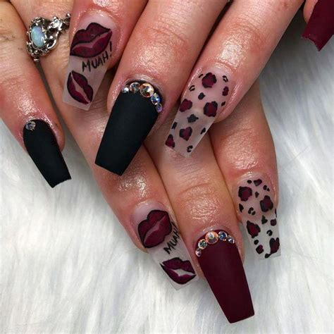 Stylish Maroon Nail Design For Fall With Accent Black Matte Nail