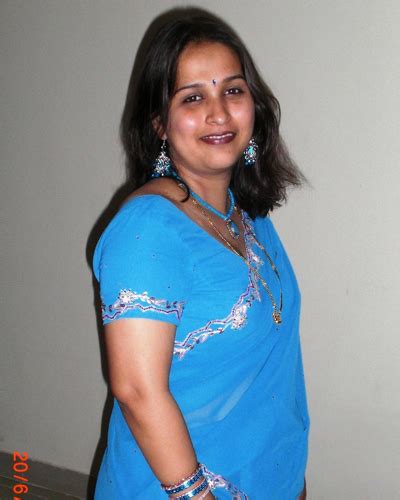 Desi Aunty Savitha Hot Saree Stills Mallu Surf