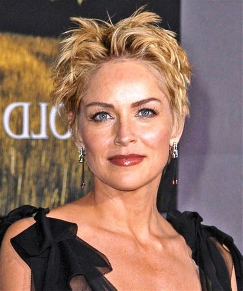 Her strict father was a factory worker, and her mother was a homemaker. Sharon Stone Short Hairstyles #Frisuren | Sharon stone ...