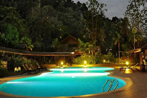 Aiman batang ai resort and retreat offers the ideal getaway for us seeking serenity, mindfulness and relaxation. Hilton Batang Ai Longhouse Resort - Malezja (Borneo)