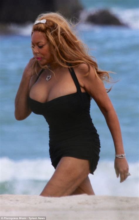 Wendy Williams Displays Her Massive Boobs At The Beach