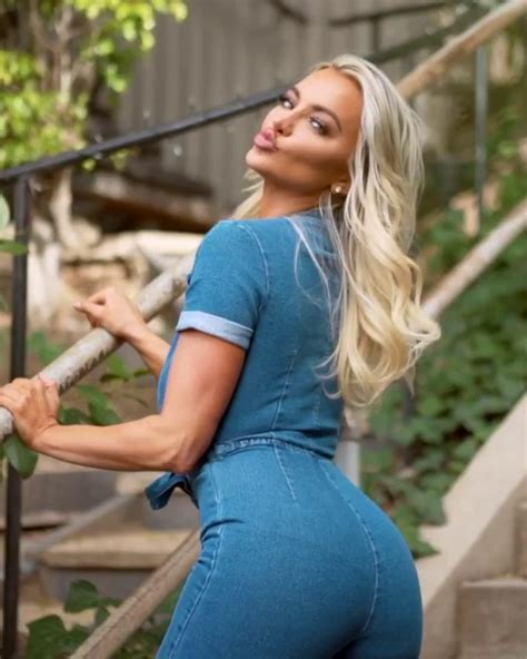 Picture Of Lindsey Pelas