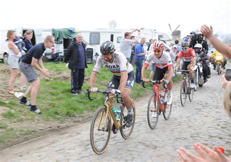 Het 'monument', waarin de renners 257 kilometer afleggen waarvan ruim 54 kilometer over kasseistroken, begint zondag rond 11.20 uur. Paris-Roubaix 2019. Demandez le programme, les favoris et ...