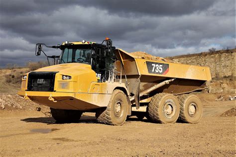 Cat Unveils Redesigned 730 730 Ej And 735 Articulated Dump Trucks
