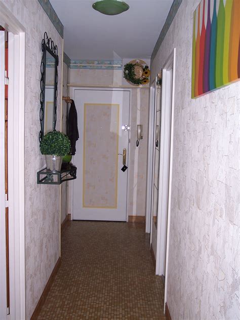 Long, étroit et sombre, le couloir peut souvent paraître difficile à aménager. Décoration entree et couloir - Exemples d'aménagements