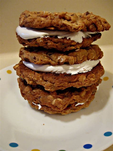 Marshmallow fluff has been produced using the same batch process for 100 years and is the only marshmallow creme made this way. THE REHOMESTEADERS: Homemade Marshmallow Fluff