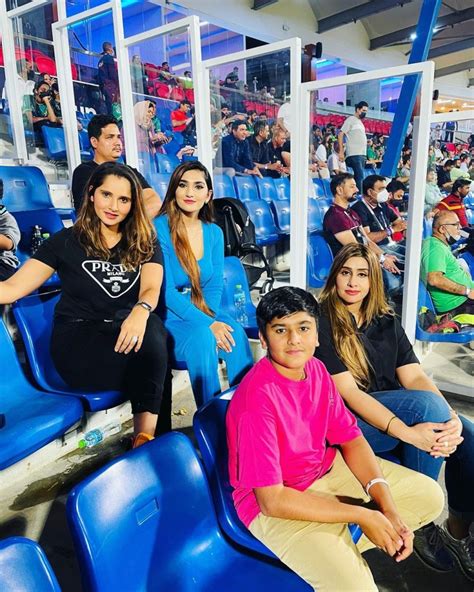 Pakistani Cricketers Wives Spotted At Sharjah Stadium Reviewitpk