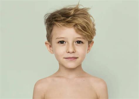 Niño Pequeño Con El Pecho Desnudo Fotografía De Stock © Rawpixel