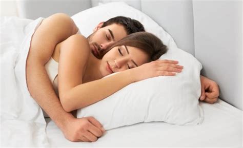 5 beneficios románticos de dormir con tu pareja