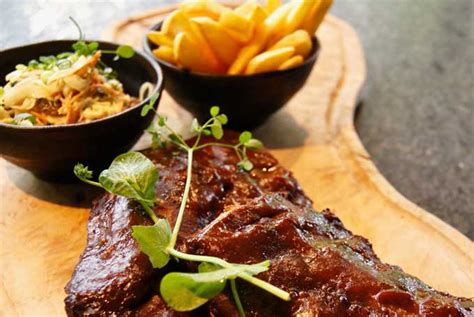 Spareribs met koolsla en friet oven